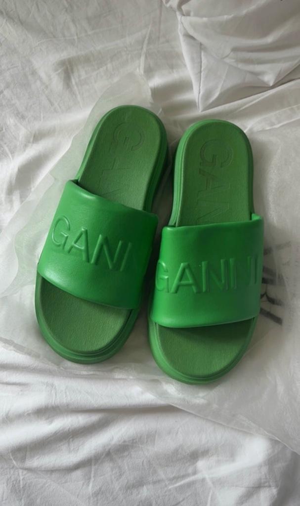 Ganni platform sandalen maat 39, Kleding | Dames, Schoenen, Zo goed als nieuw, Slippers, Groen, Ophalen of Verzenden