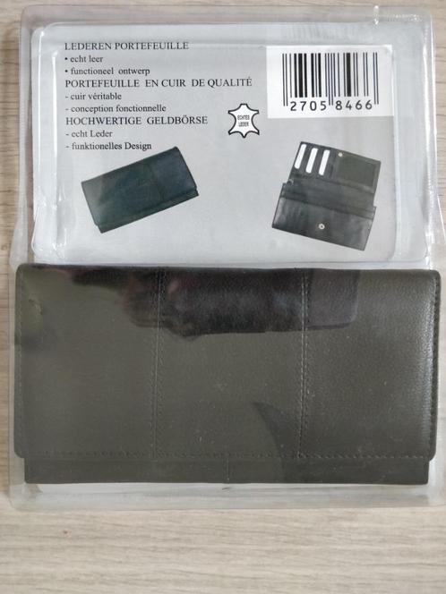 Portefeuille in zwart leer met klep - Nieuw, Handtassen en Accessoires, Portemonnees, Nieuw, Overige merken, Zwart, Leder, Ophalen of Verzenden