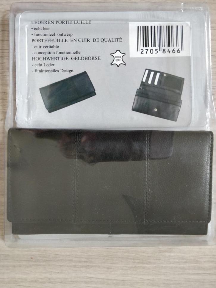 Portefeuille in zwart leer met klep - Nieuw, Handtassen en Accessoires, Portemonnees, Nieuw, Overige merken, Zwart, Leder, Ophalen of Verzenden