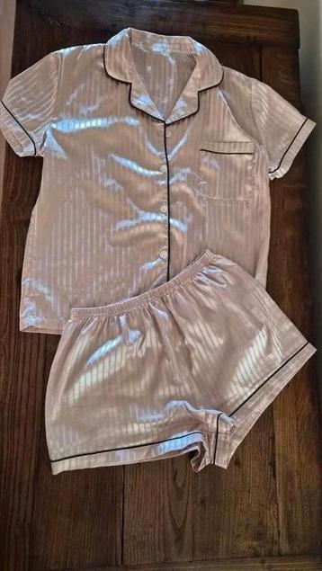 Pyjama, maat S beschikbaar voor biedingen