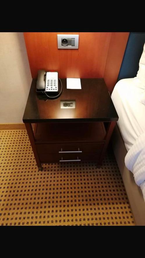 Nachtkastjes met arduin en luxueuze lamp., Huis en Inrichting, Slaapkamer | Nachtkastjes, Zo goed als nieuw, 55 tot 70 cm, 45 tot 65 cm