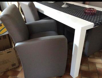 4 chaises (fauteuil) sur roulettes, Tickets & Billets