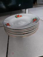 Sept  assiette en porcelaine 5€, Antiquités & Art, Antiquités | Services (vaisselle) complet, Enlèvement