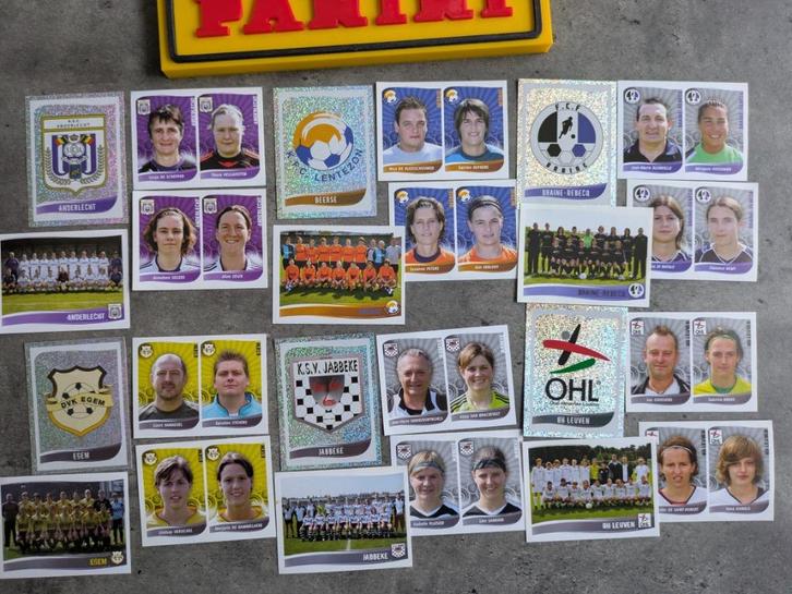 Panini football 2009 DAMES 24 voetbal stickers nrs 563/586, Hobby en Vrije tijd, Stickers en Plaatjes, Nieuw, Verzenden