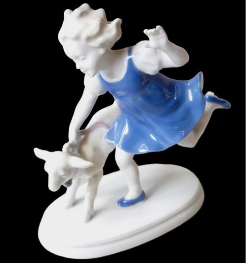 Metzler Ortloff "meisje loopt met lammetje"., Antiquités & Art, Antiquités | Porcelaine, Enlèvement ou Envoi
