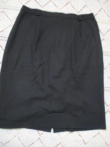 Jupe noire DM Styling taille 46, longueur 42 cm