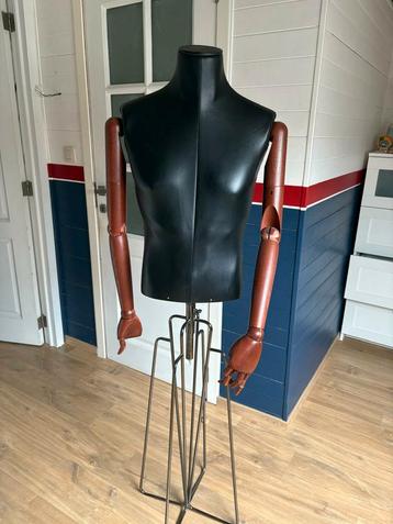 Mannequin en bois et cuir professionnel  beschikbaar voor biedingen