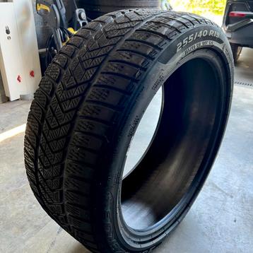 19” Pirelli Winter Banden 235/40/19 255/40/19 disponible aux enchères