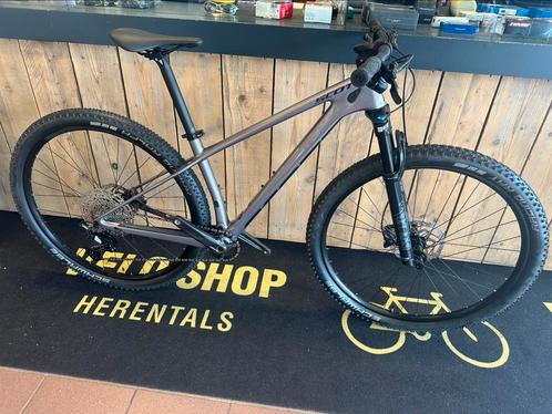 Scott scale mtb carbon shimano xt model 2024 2 keer gebruikt, Fietsen en Brommers, Fietsen | Mountainbikes en ATB, Zo goed als nieuw