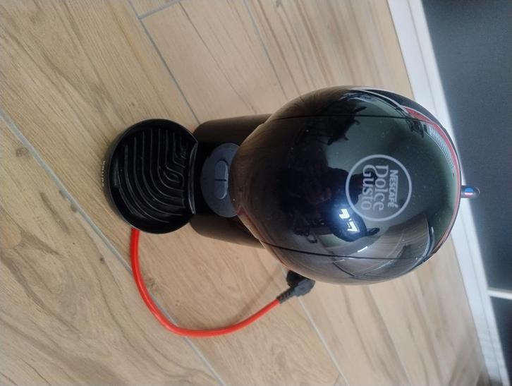Nescafé Dolce Gusto Krups koffiemachine + capsulehouder, Elektronische apparatuur, Koffiezetapparaten, Gebruikt, Koffiepads en cups
