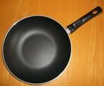Te koop: Handige antikleef-wokpan., Huis en Inrichting, Keuken | Potten en Pannen, Ophalen, Zo goed als nieuw, Inox, Keramische plaat