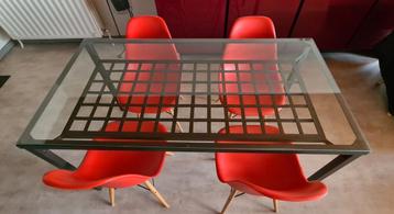 Stoelen  zonder tafel beschikbaar voor biedingen