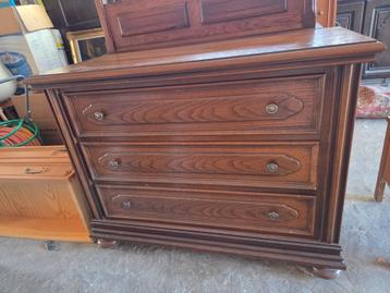 antieke commode beschikbaar voor biedingen