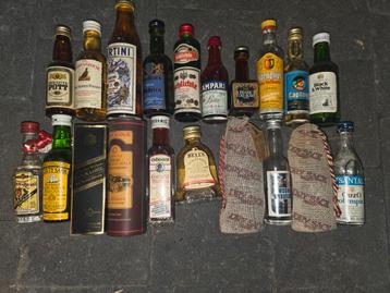 Verzameling vintage miniatuurflesjes – 51 stuks – jaren ’60– beschikbaar voor biedingen