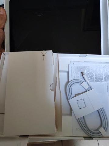 Tablet Honor x8a (Nieuw in doos en toebehoren)  beschikbaar voor biedingen