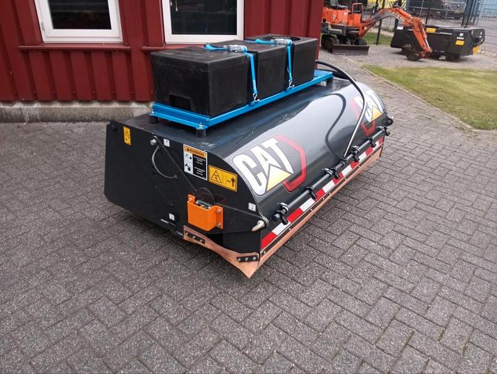 Brosse de balayage NEUVE, Articles professionnels, Aménagement de Bureau & Magasin | Entrepôt, Rayonnage & Stockage, Enlèvement