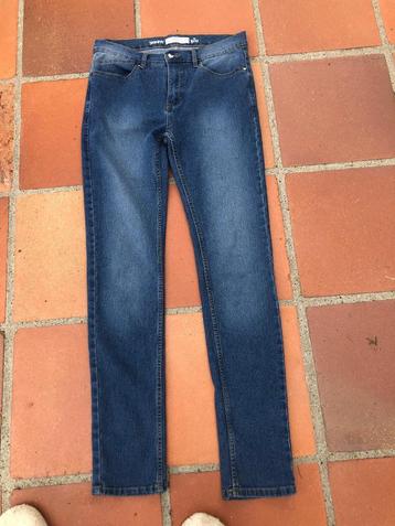 jeans 3 piéces trés bon tat beschikbaar voor biedingen