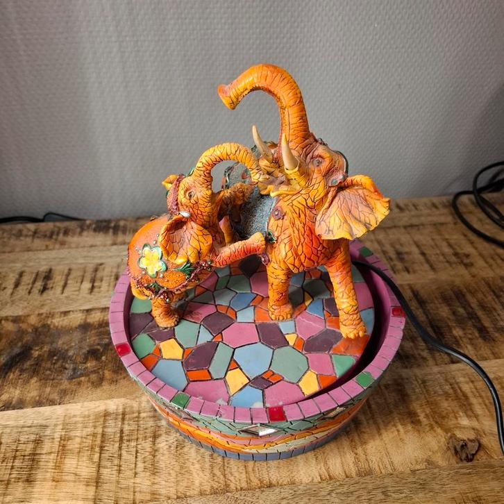 Mozaïekfontein met olifanten, Antiek en Kunst, Antiek | Keramiek en Aardewerk, Ophalen