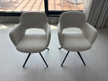 TWEE ARMSTOELEN MET TERUGDRAAIENDE ZIT beschikbaar voor biedingen
