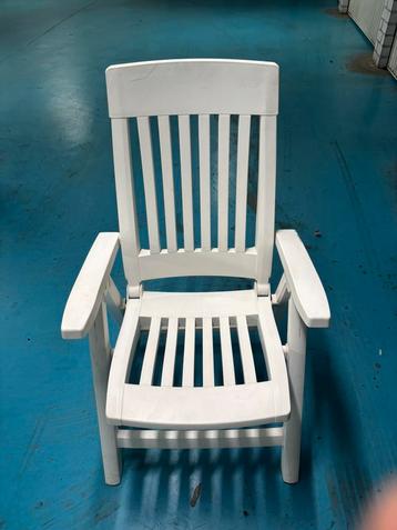 Twee tuinstoelen  beschikbaar voor biedingen