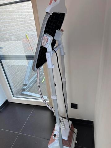 Staande kledingstomer beschikbaar voor biedingen