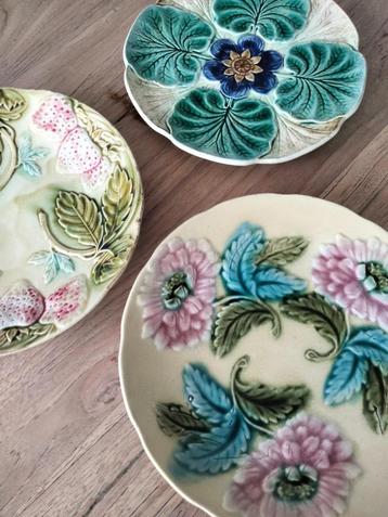 antiek verzameling Art Nouveau Jugendstil Majolika bordjes k beschikbaar voor biedingen