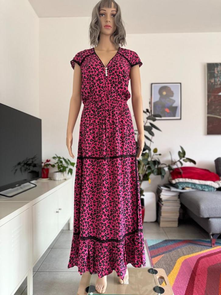 Light maxi dress with leopard print (size S/M), Kleding | Dames, Jurken, Zo goed als nieuw, Maat 38/40 (M), Roze, Onder de knie