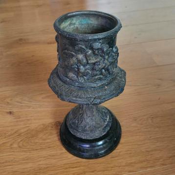 Antieke Bronzen Coupe met Reliëf 4531g beschikbaar voor biedingen