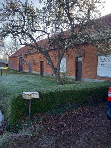 ferme, ferme, avec terres et pâturages. via biddit