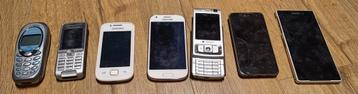 Verschillende oude telefoons beschikbaar voor biedingen