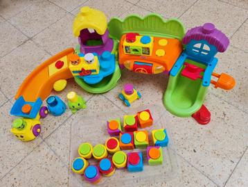 Fisher-Price activiteitenstad, toebehoren en krokodil beschikbaar voor biedingen