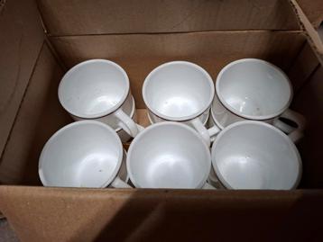 Kommen, bordjes, tasjes,... Retro set beschikbaar voor biedingen