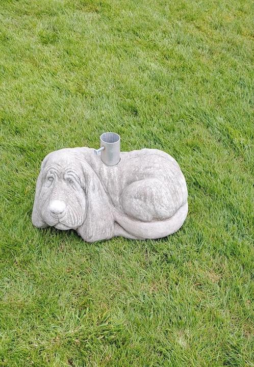 Hond in beton., Tuin en Terras, Tuinbeelden, Zo goed als nieuw, Dierenbeeld, Beton, Ophalen