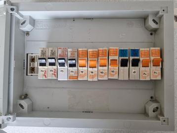 Boîte à fusibles avec fusibles automatiques, Enlèvement, Utilisé