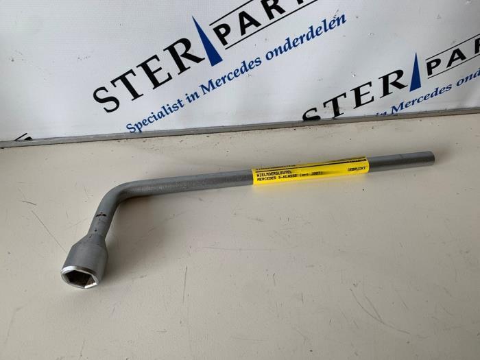 Wielmoersleutel van een Mercedes S-Klasse, Auto-onderdelen, Overige Auto-onderdelen, Mercedes-Benz, Gebruikt, 3 maanden garantie