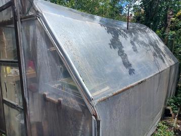Serre van 4m x 3m met allerlei toebehoren beschikbaar voor biedingen