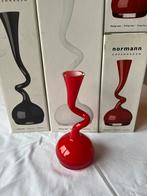 Normann Copenhagen Swing vase rood  20 cm, Antiek en Kunst, Ophalen