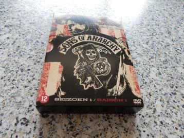 nr.957 - Dvd box: sons of anarchy - seizoen 1, CD & DVD, À partir de 12 ans, Enlèvement ou Envoi, Drame, Coffret