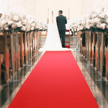 Rode loper voor bruiloft of feest met gratis trouwringkussen beschikbaar voor biedingen
