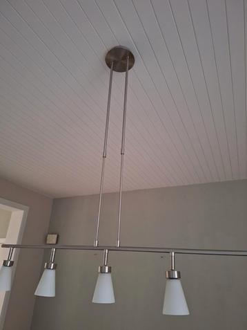 2 lampes suspendues modernes
