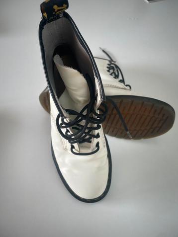 Prachtige Dr. Martens, wit, maat 41 beschikbaar voor biedingen