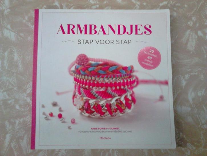 Armbandjes -stap voor stap (2014), Boeken, Hobby en Vrije tijd, Zo goed als nieuw, Sieraden maken, Ophalen of Verzenden