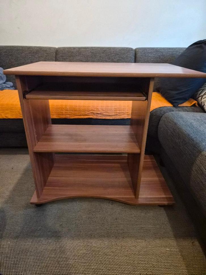 Bureau, Huis en Inrichting, Bureaus, Zo goed als nieuw, Bureau, Met wielen, Ophalen