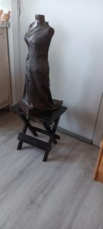 Vrouwenbuste papier mache + houten stoeltje, Ophalen