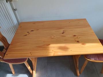 Tafel met 4 stoelen MOET WEG beschikbaar voor biedingen