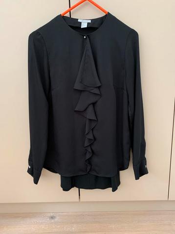 Zwarte blouse beschikbaar voor biedingen