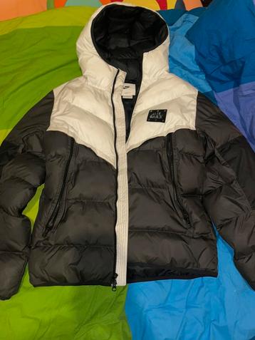 Nike air max puffer jas maatje M, Enlèvement ou Envoi, Nike, Porté, Blanc