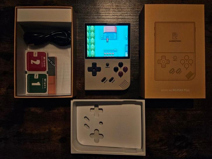 Nieuw in doos, Anbernic RG35XXPlus (8000+ games & Batocera), Games en Spelcomputers, Spelcomputers | Overige, Nieuw, Verzenden