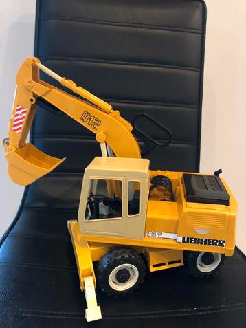 Bruder werkvoertuigen: traktor, graafmachine en laadwagen. beschikbaar voor biedingen