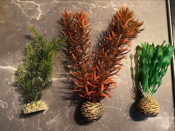 Plastieken aquarium plantjes  beschikbaar voor biedingen